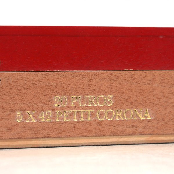 Foundation Victorian Highclere Castle Petite Corona 基地 維多利亞時代 海克利爾城堡 小高朗拿