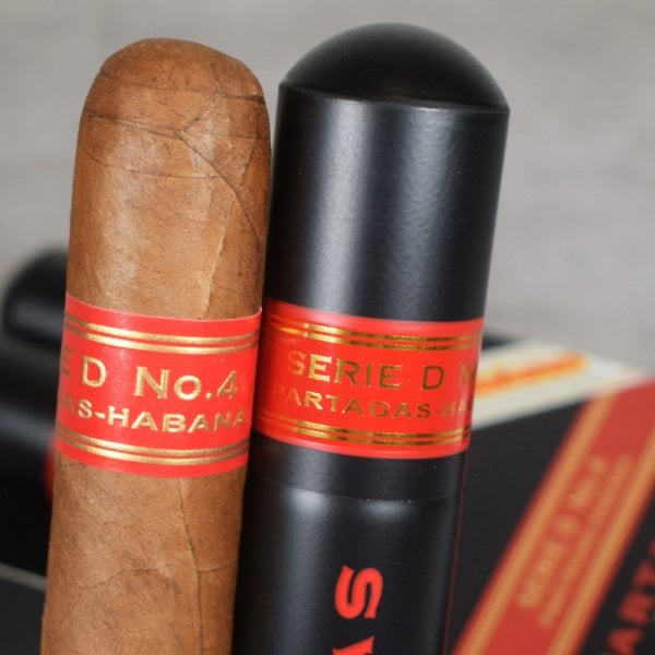 Partagás Serie D No. 4 A/T 帕特加斯 D 4號鋁管